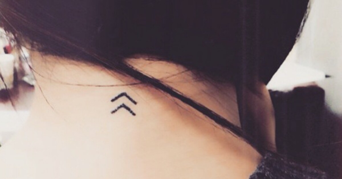 Onopvallend en tóch stoer: 16x kleine tattoo's voor in je nek - Libelle.nl