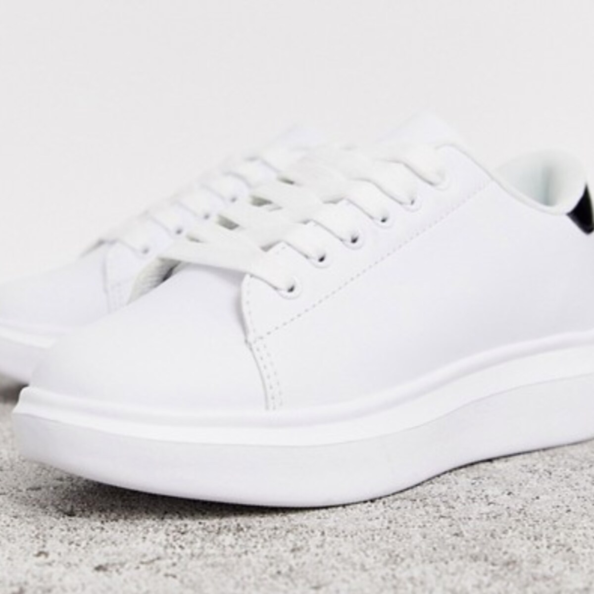 Deze sneakers van Alexander McQueen van 395 scoor je nu voor 3