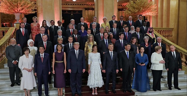 Oeps: Máxima wordt op deze foto aangezien voor de vriendin van Mark ...