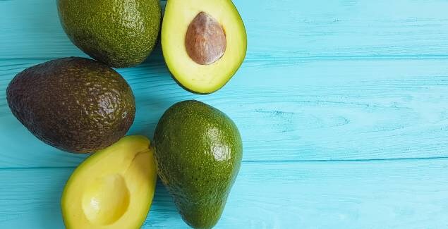 dít is het verschil tussen een groene en een bruine avocado libelle