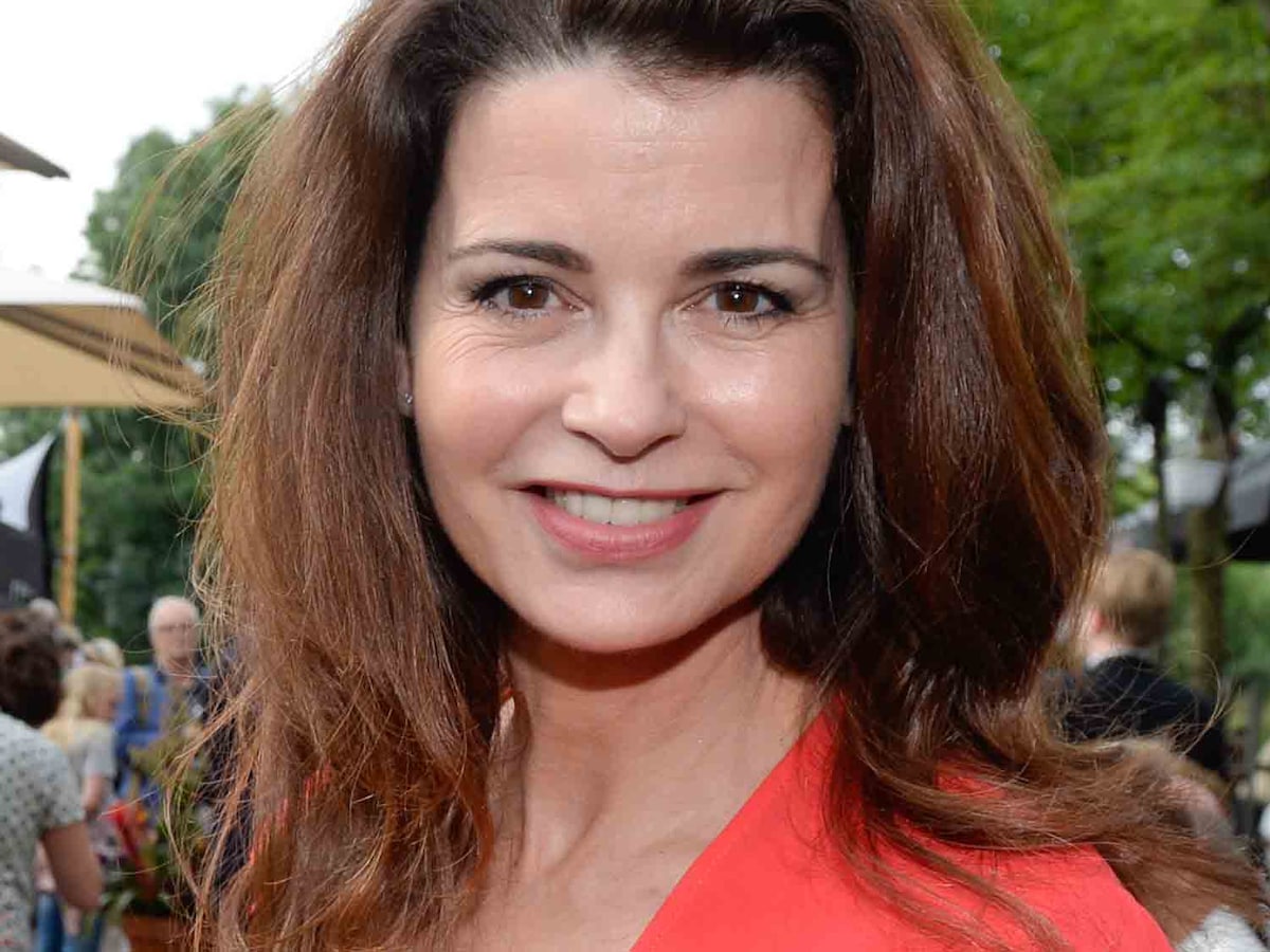 Zó zag actrice Caroline de Bruijn er vroeger uit | Libelle