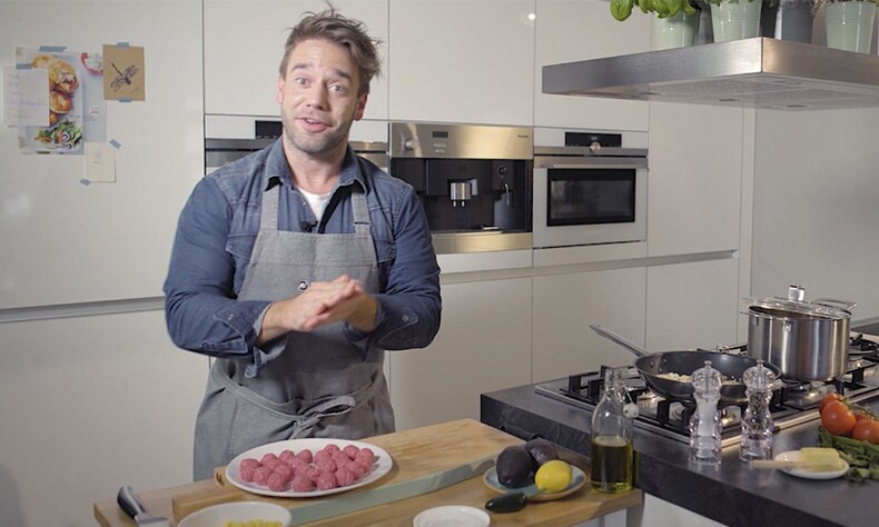 Pastasalade met romige avocadosaus en gehaktballetjes van Mathijs ...
