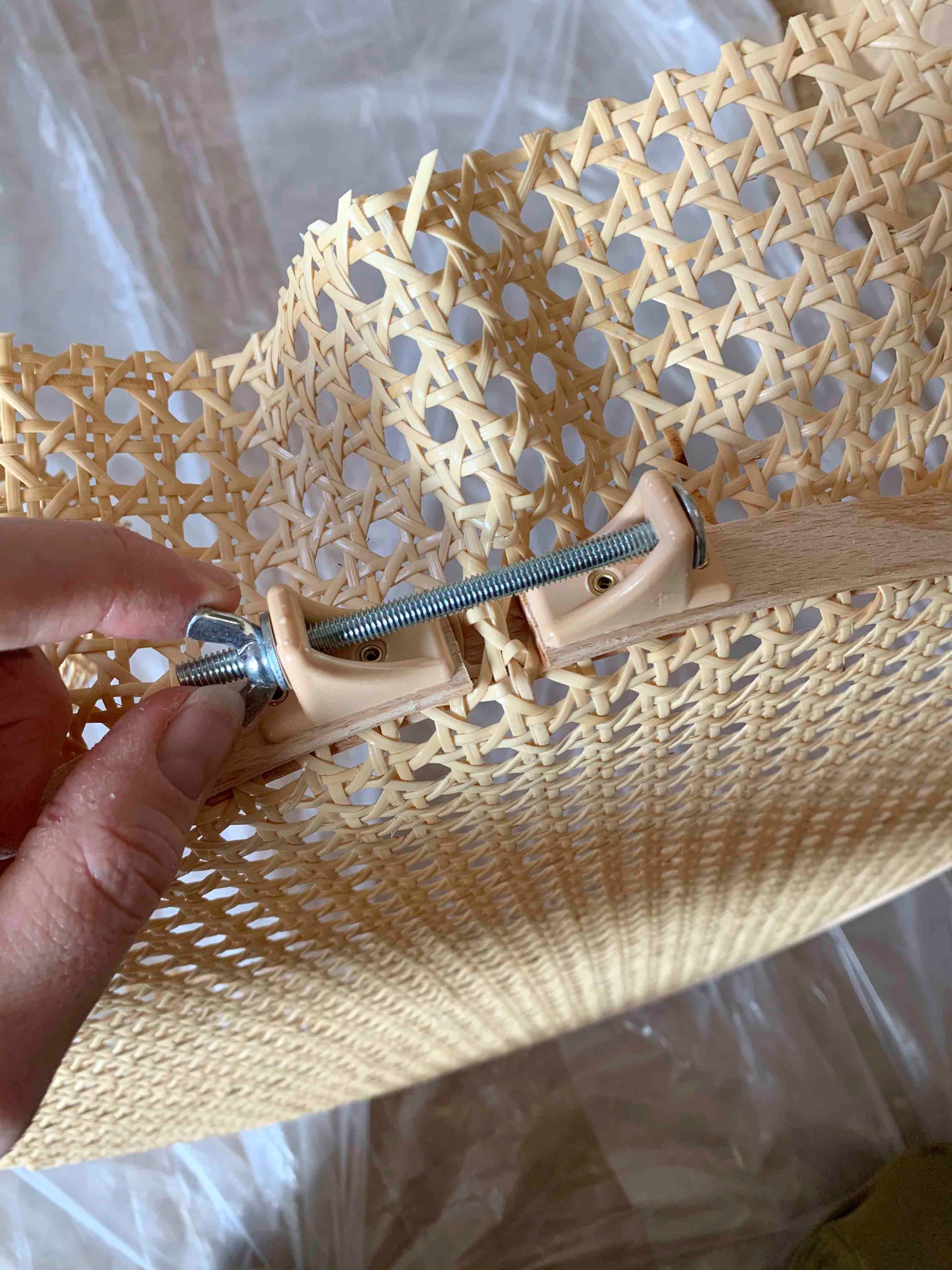In 6 (!) stappen maak je deze rotan lamp helemaal zelf - Libelle.nl