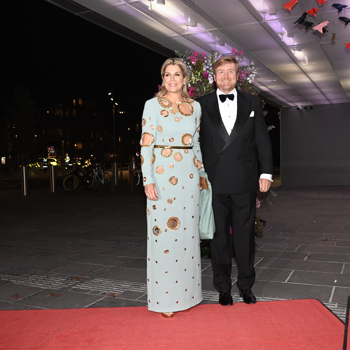 Koningin Maxima verschijnt in nu al iconische jurk met gaten Libelle