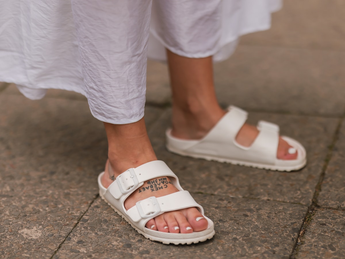 Birkenstocks vies Met deze schoonmaaktip kunnen ze zo weer een seizoen mee Libelle