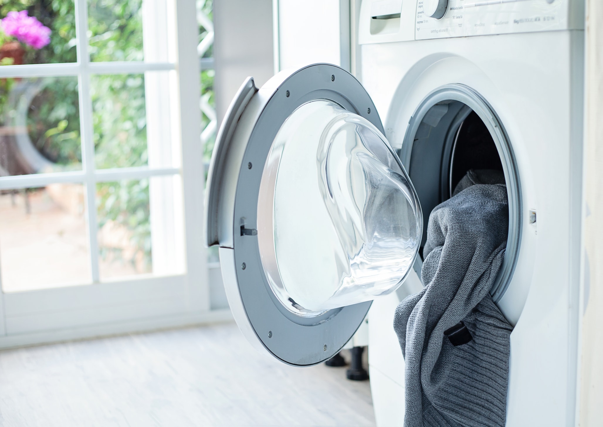 Moet je de deur van je wasmachine open of dicht laten als je ’m niet gebruikt? Libelle