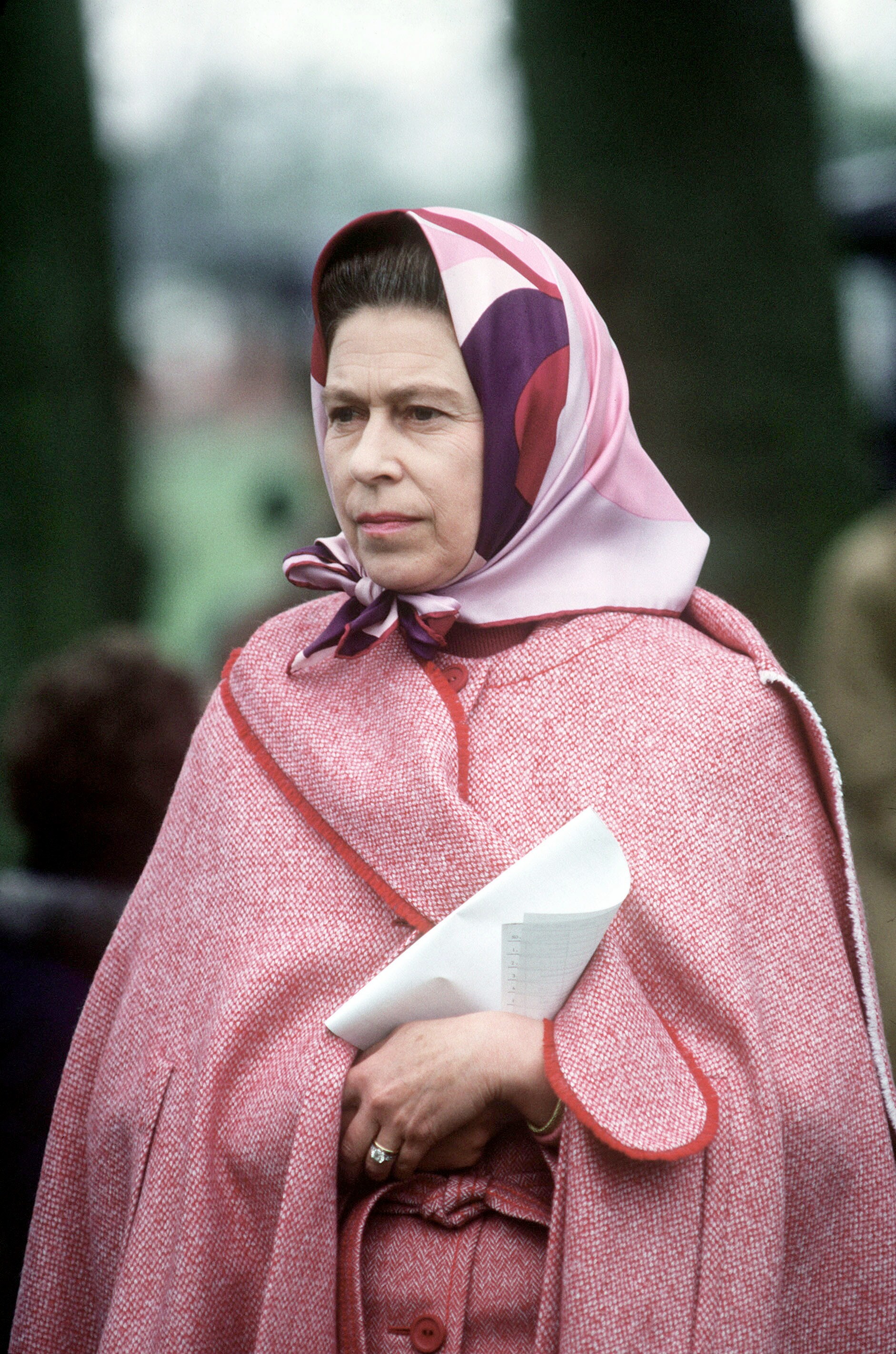Koningin Elizabeth als stijlicoon: de hoofddoekjes