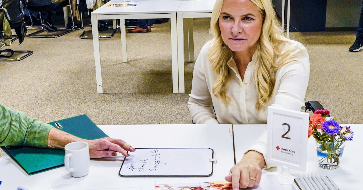 kroonprinses-mette-marit-tijdens-werkbezoek-naar-het-ziekenhuis-gebracht