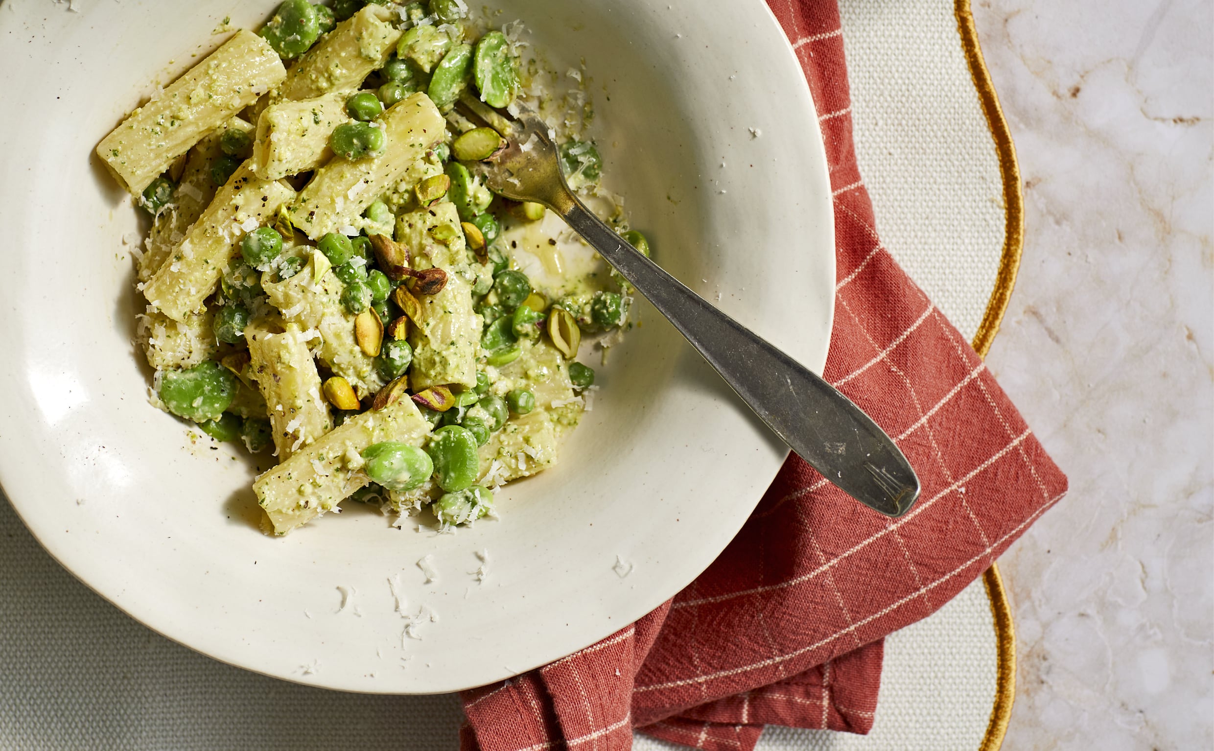 Groene pasta met kruidige pistachepesto | Libelle