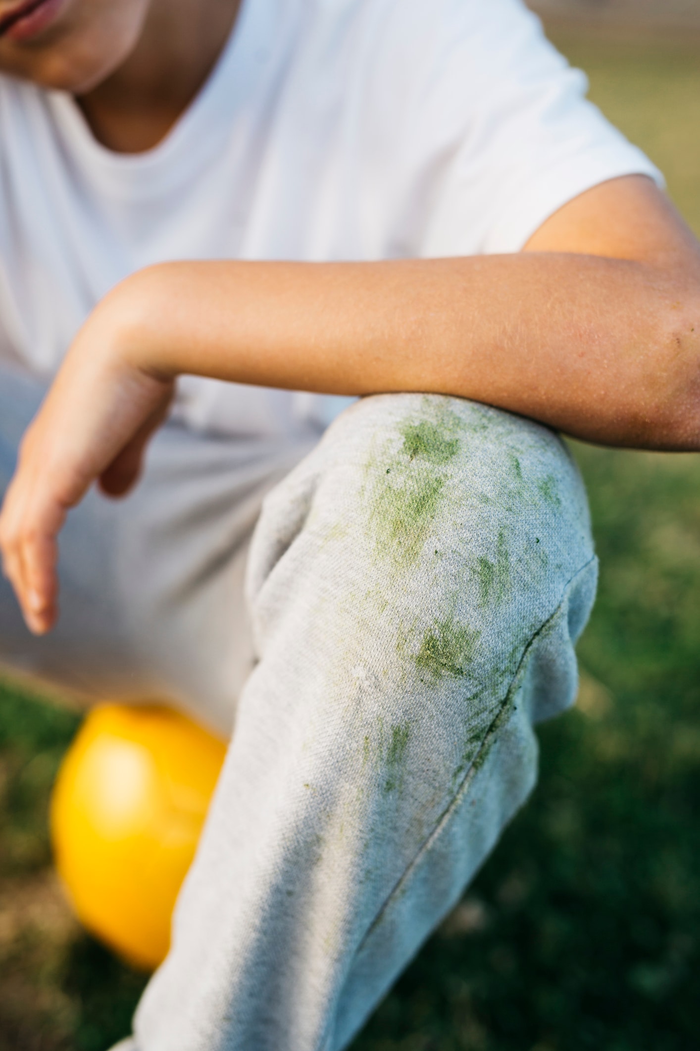 grasvlekken in spijkerbroek