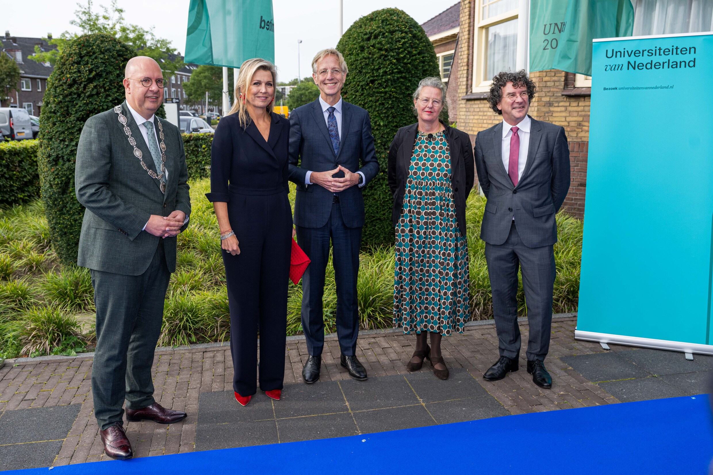 Middeleeuwse koningin koppelkostuum voor moeder en dochter
