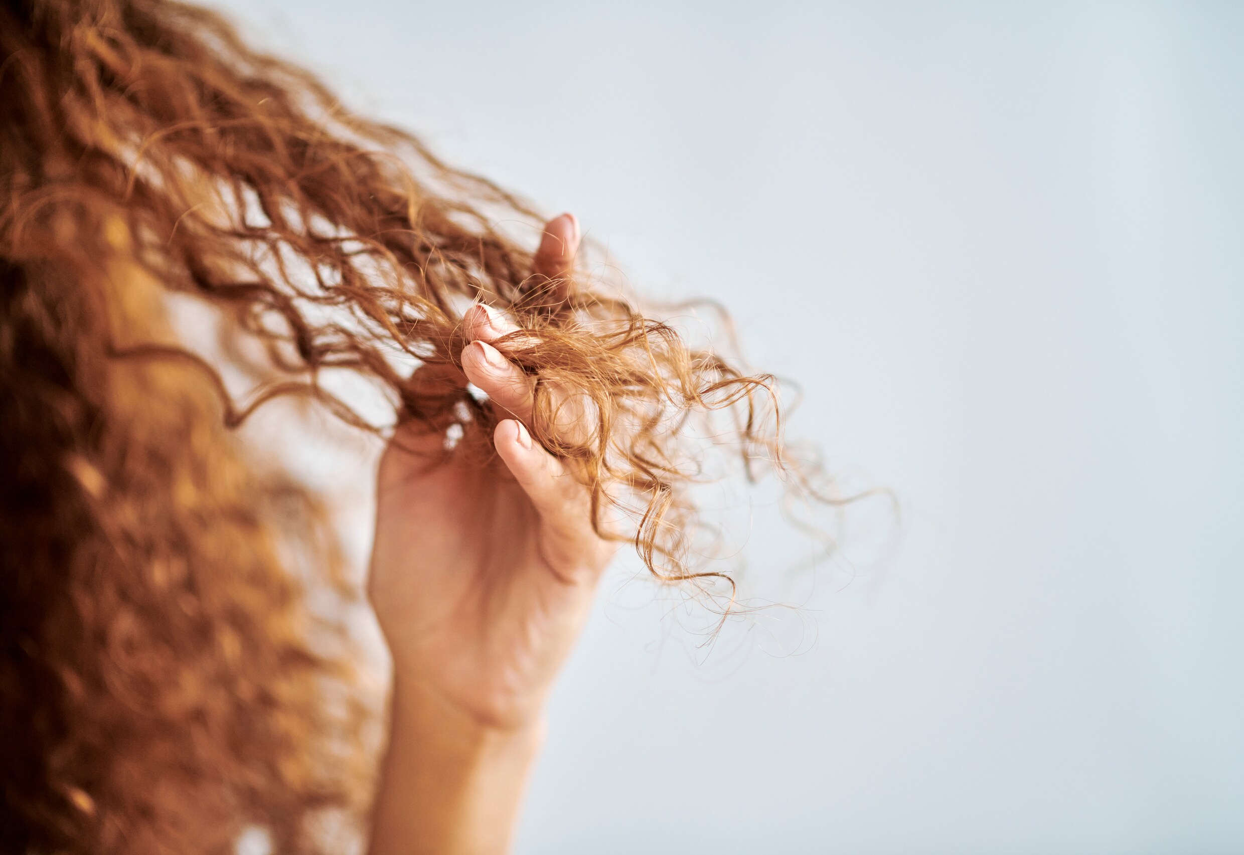6 gewoontes die slecht zijn voor je haar, volgens de kapper Libelle