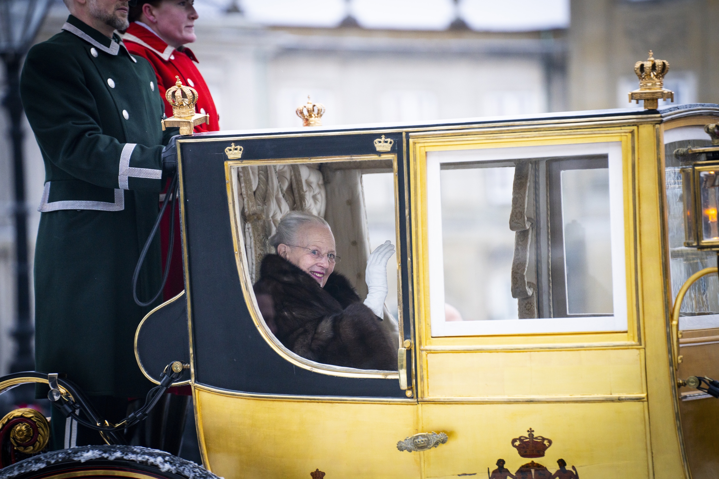 Koningin Margrethe stapt voor de laatste in de gouden koets | Libelle