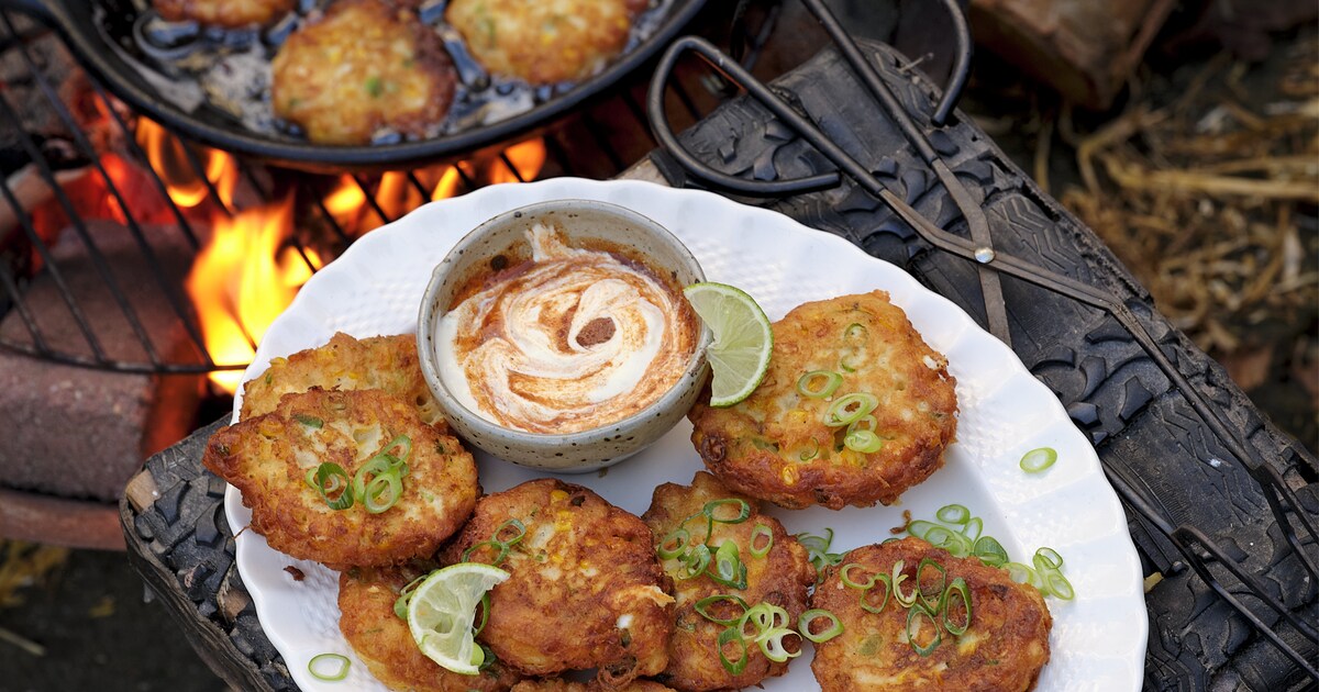 Recept: Jalapeño-maisfritters met chipotle-limoenmayonaise | Libelle