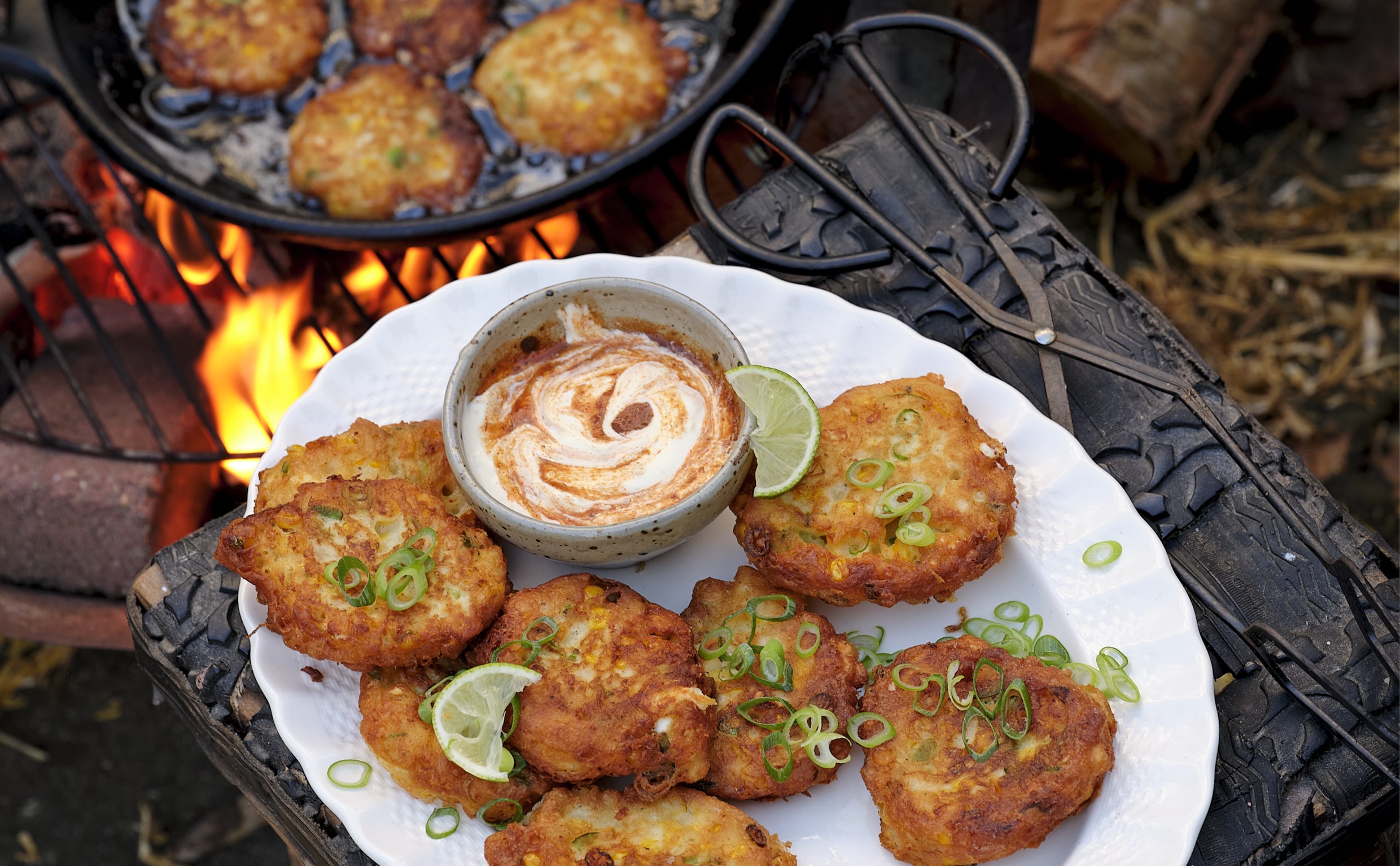 Recept: Jalapeño-maisfritters met chipotle-limoenmayonaise | Libelle