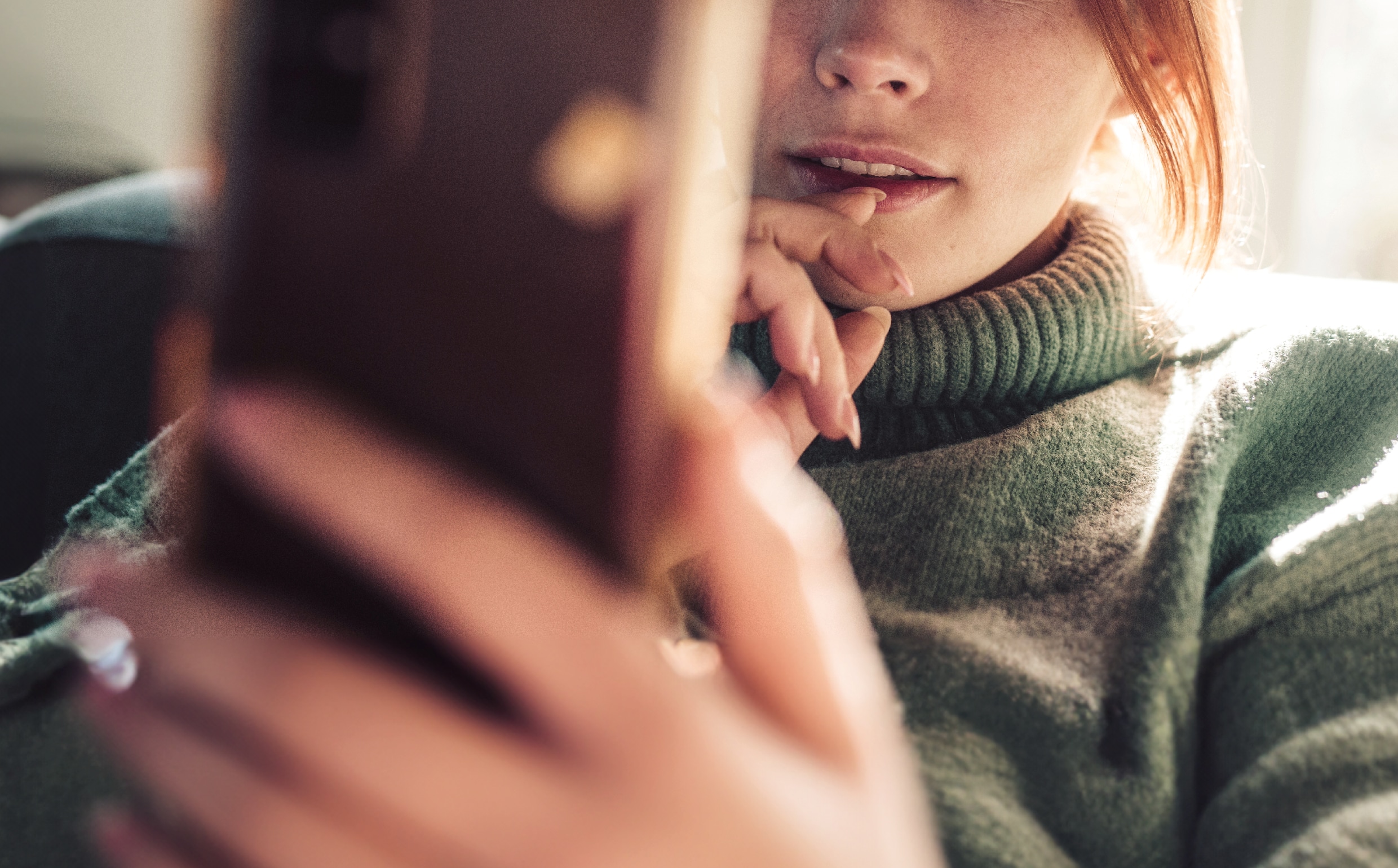 Niemand weet... dat ik op Tinder zit terwijl ik een relatie heb Libelle