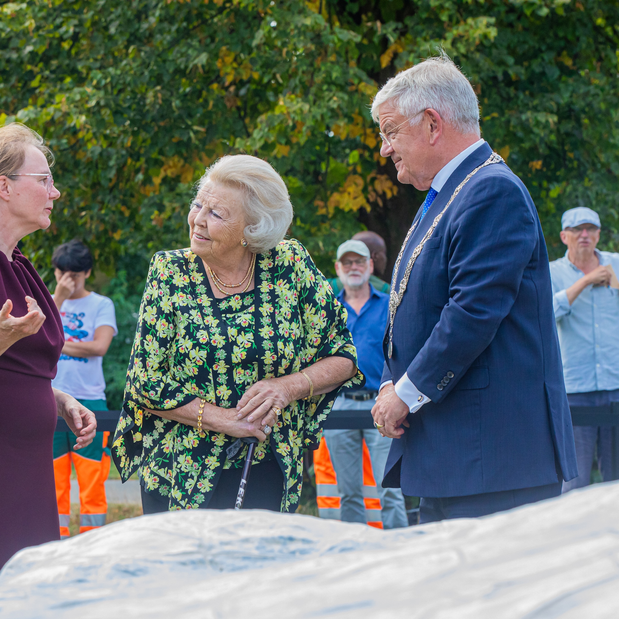 Prinses Beatrix geniet van een Hollandse hemel, een molen en een lieve ...