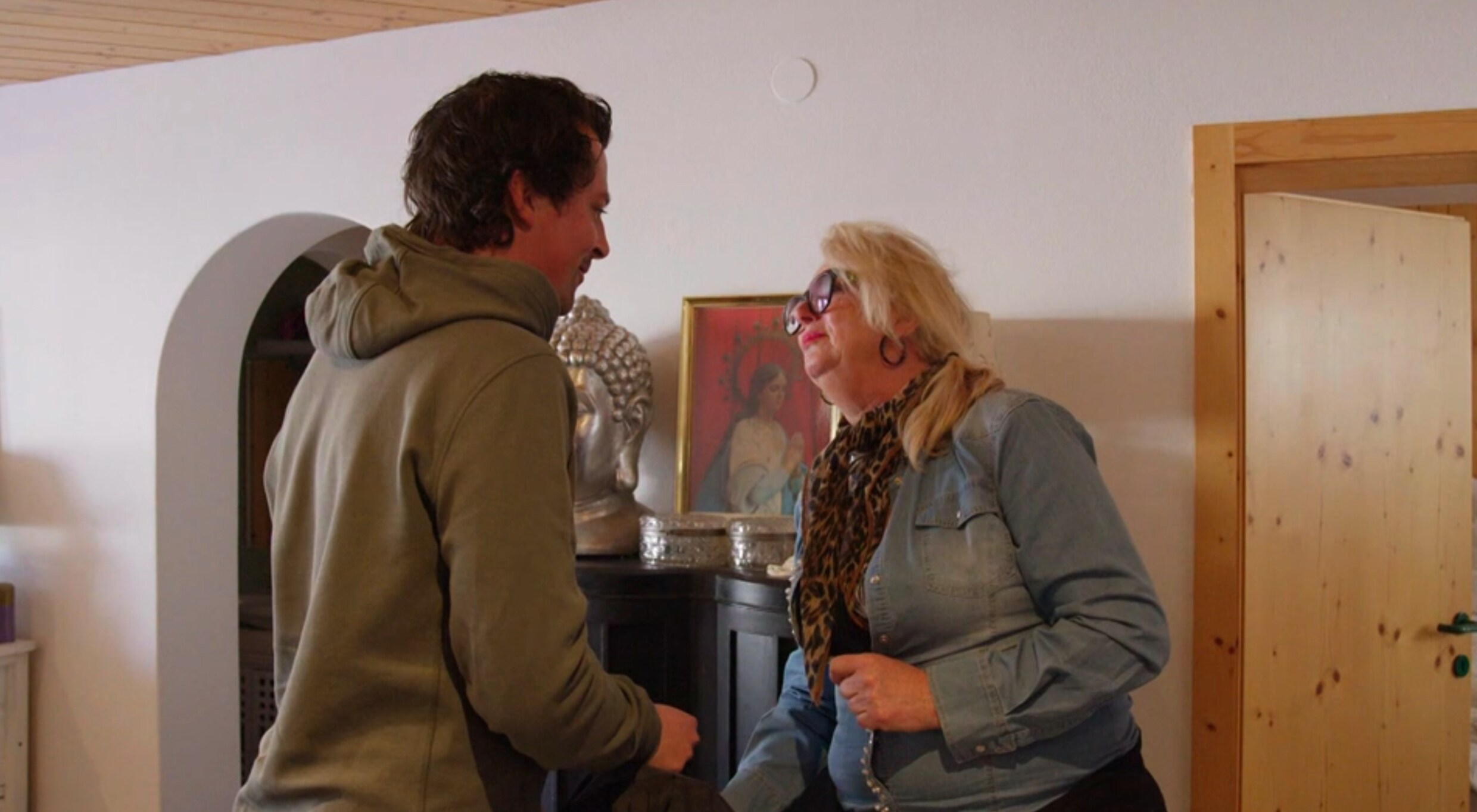 Mike en moeder Monique uit ‘Winter vol liefde’ maken hun opwachting in ‘The passion’