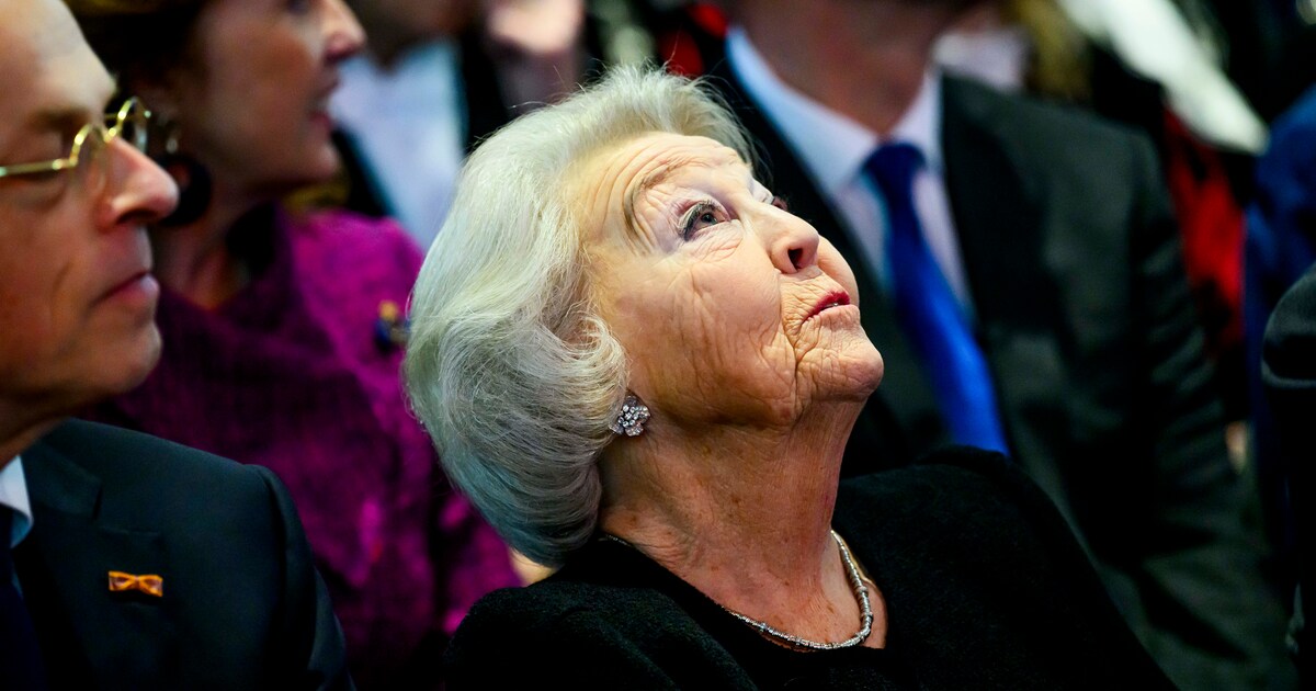 Prinses Beatrix is even terug op de plek waar ze voor het eerst de ...