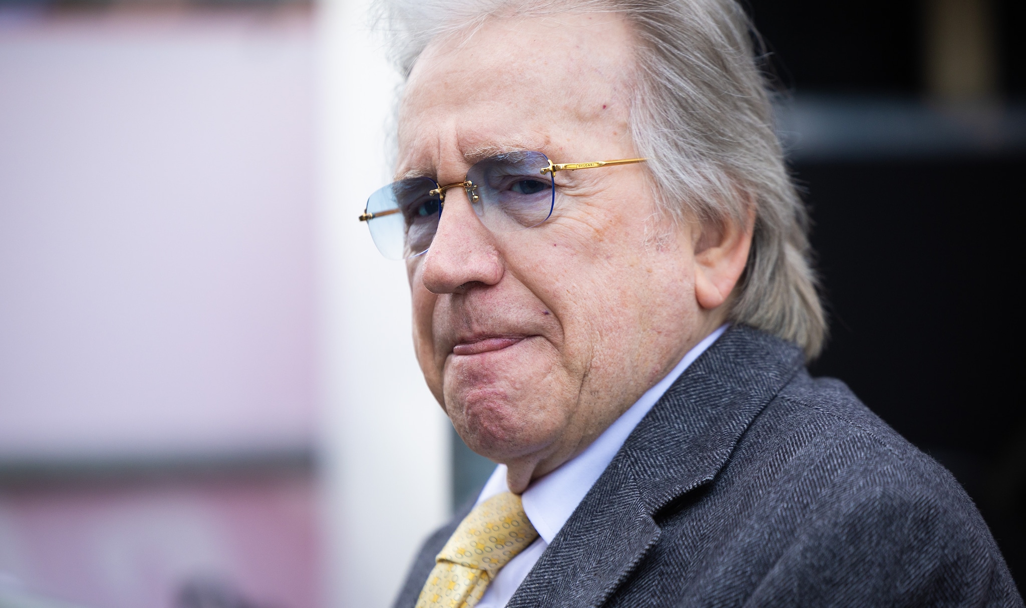 Driedubbel pech: Lee Towers maakt opnieuw een pijnlijke val