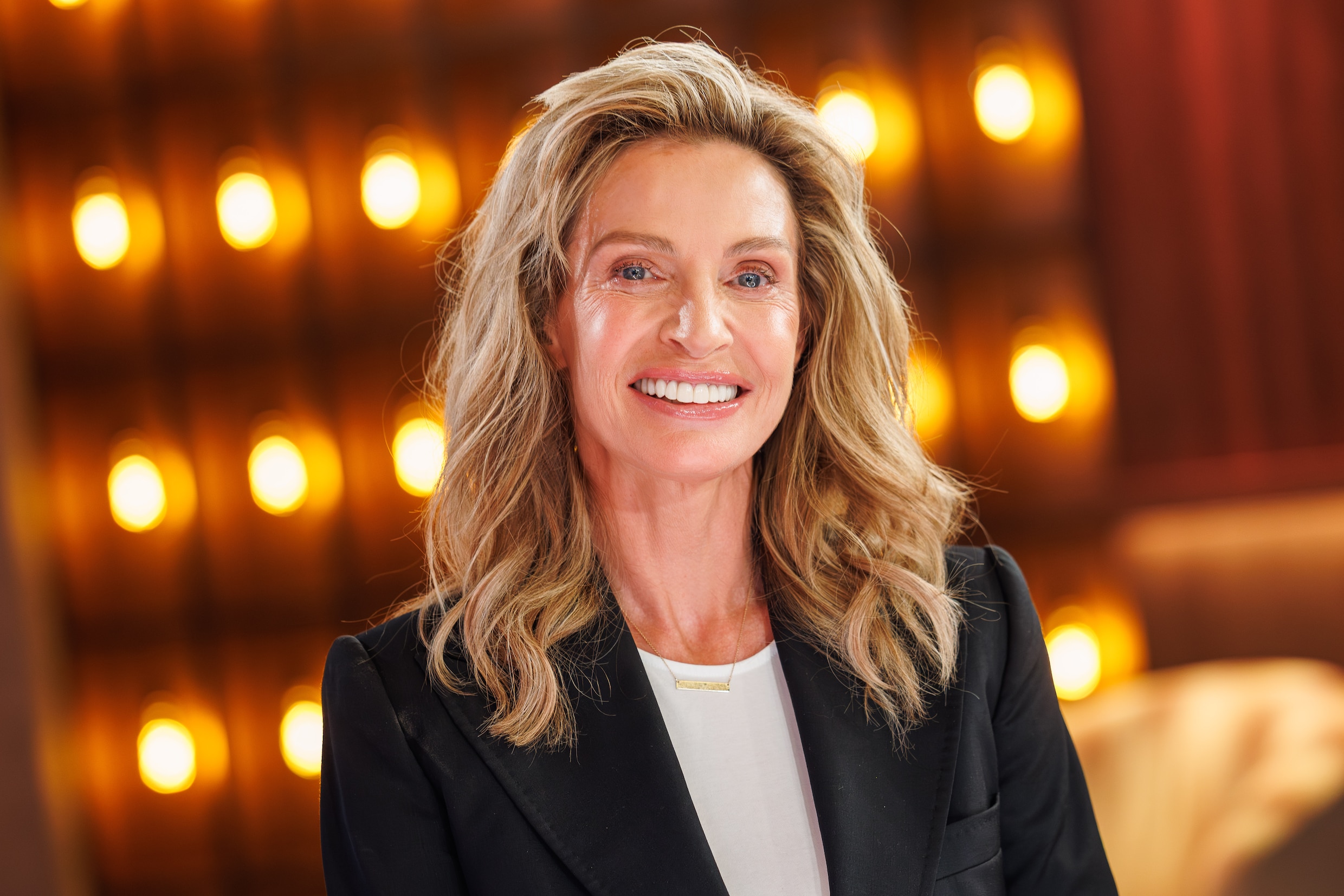 Astrid Holleeder is zichtbaar geëmotioneerd bij ‘RTL tonight’: “Hij heeft mij verraden, en ik hem”