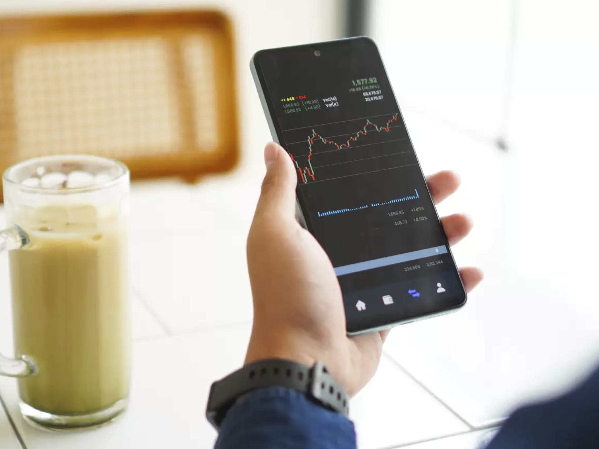 Het geldgeheim van Emine (52): “Van mijn €200.000 was in no time nog maar  €50.000 over”