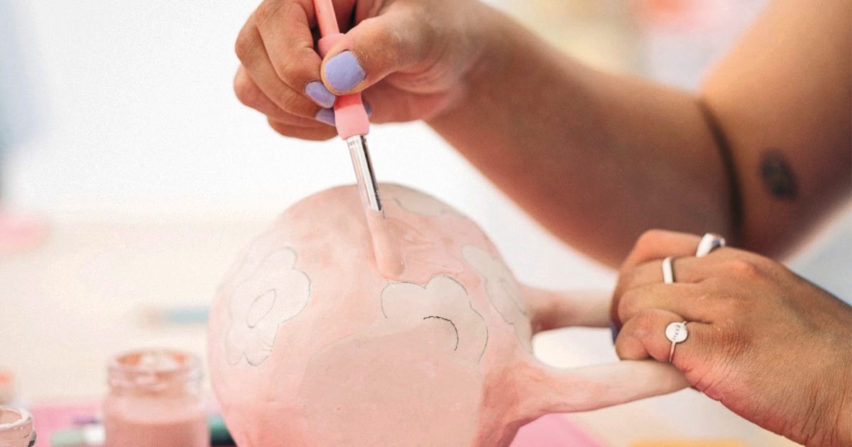 Van papier maken tot houtdraaien: 15 creatieve workshops in heel Nederland