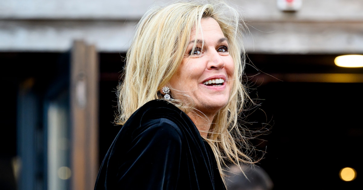 Máxima in Dokkum: een glitterbroek, net-uit-bed-haar én een broche uit 1879