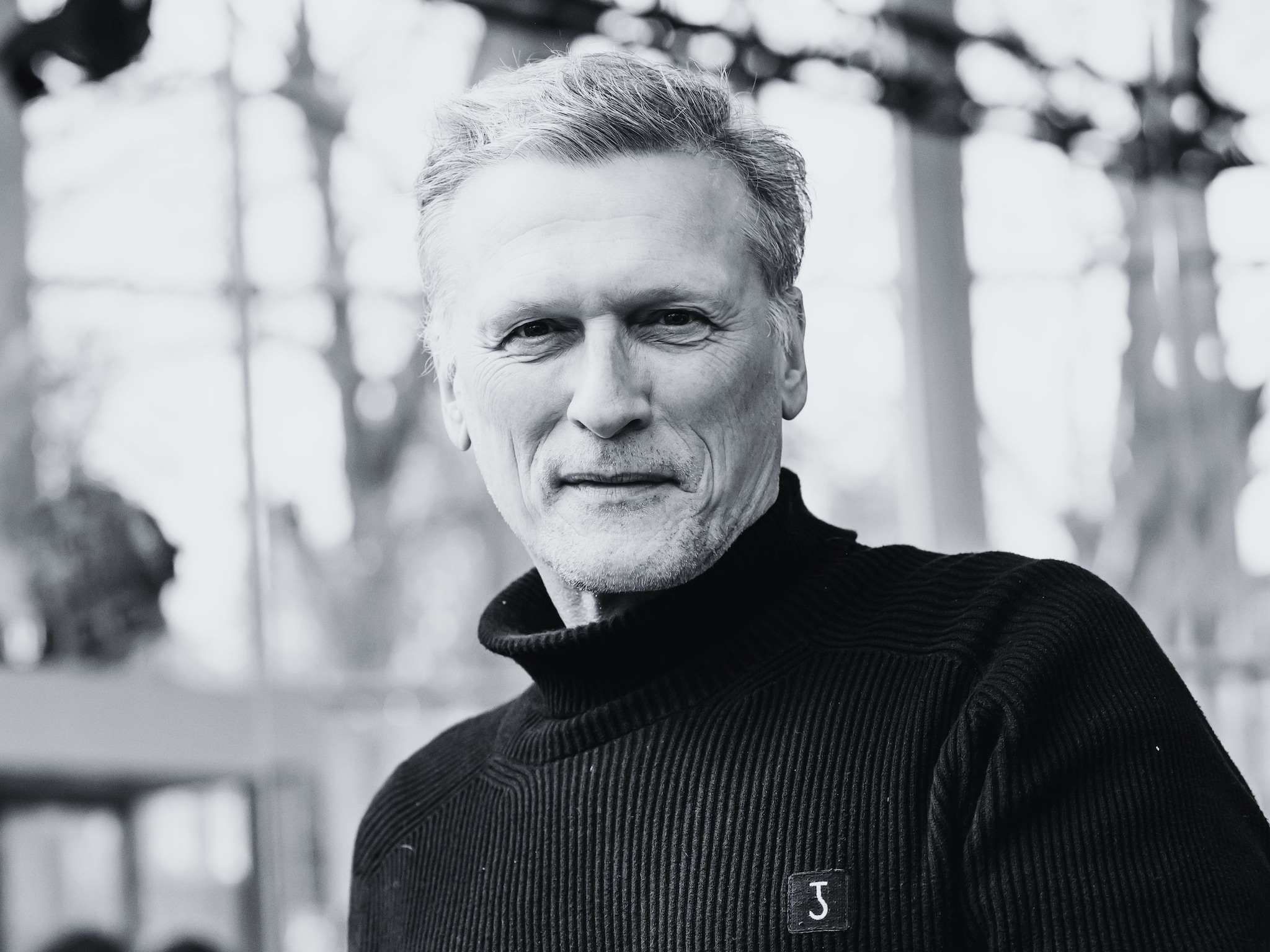 Hij was de stem van Plankton en het gezicht van 'Toppop': Bas Westerweel  (62) plotseling overleden