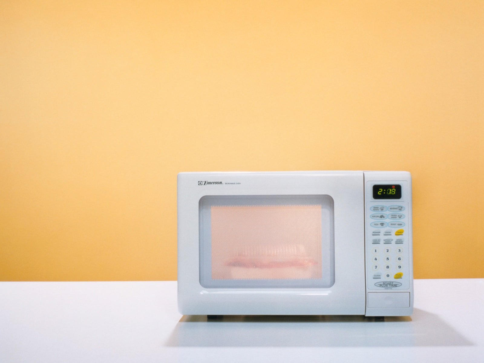 Magnetron schoonmaken met een satéprikker? Zo werkt het écht!