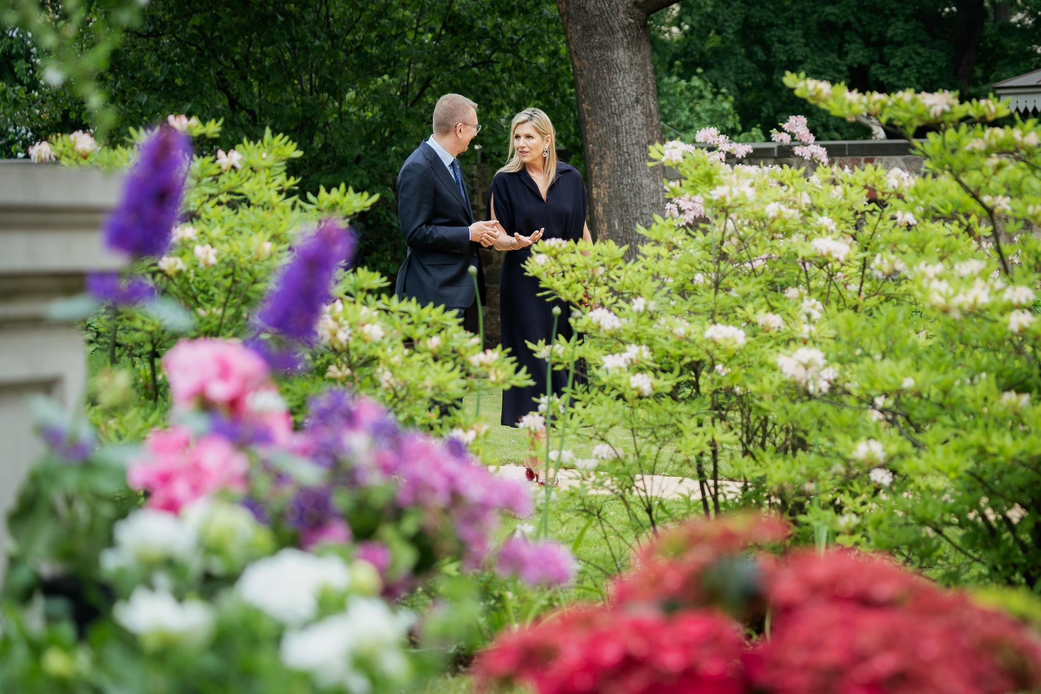 Koningin Máxima in Riga: ook als royal econome omarmt ze Diplomatic ...