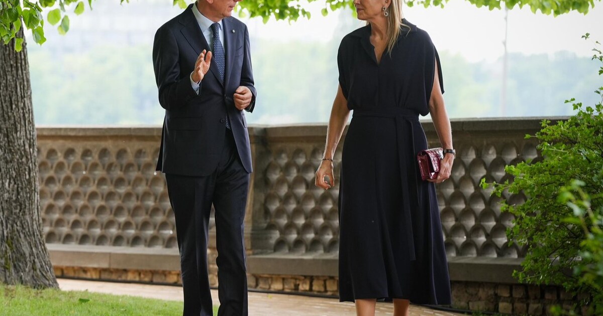 Koningin Máxima in Riga: ook als royal econome omarmt ze Diplomatic ...