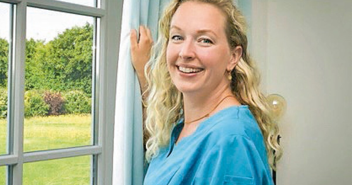 Melissa (38) werkt als zomerzuster op Texel: ‘In de winter neem ik met mijn gezin gas terug’
