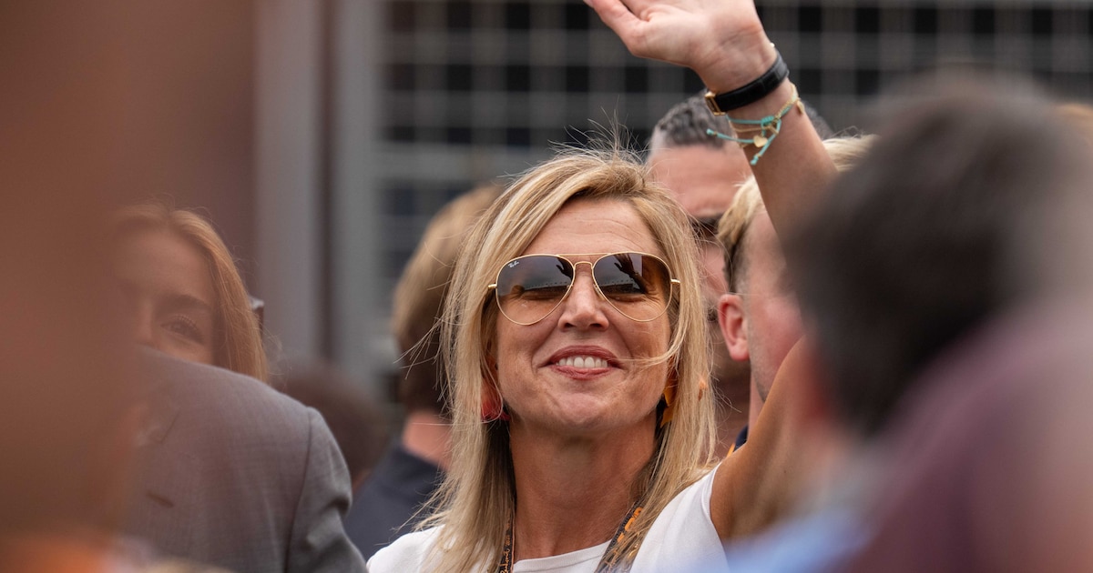 Máxima sluit haar vakantie af met een extreem luidruchtig dagje aan zee