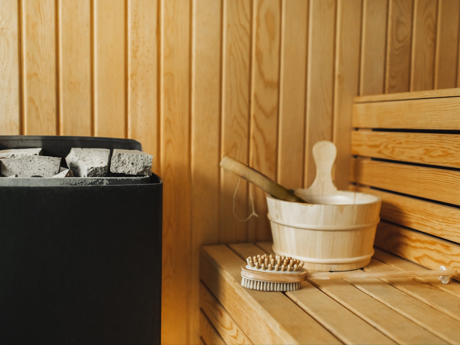 Hadewych (57): ‘De gezinsmiddag in de sauna is de hel op aarde, als ik zin heb in krijsende kinderen ga ik wel zwemmen in het sportfondsenbad’