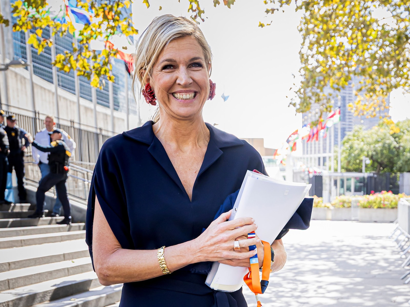 Zelfs Máxima heeft een hakkenlimiet: na dagen door Manhattan kiest ze voor iets lagers in rood lakleer