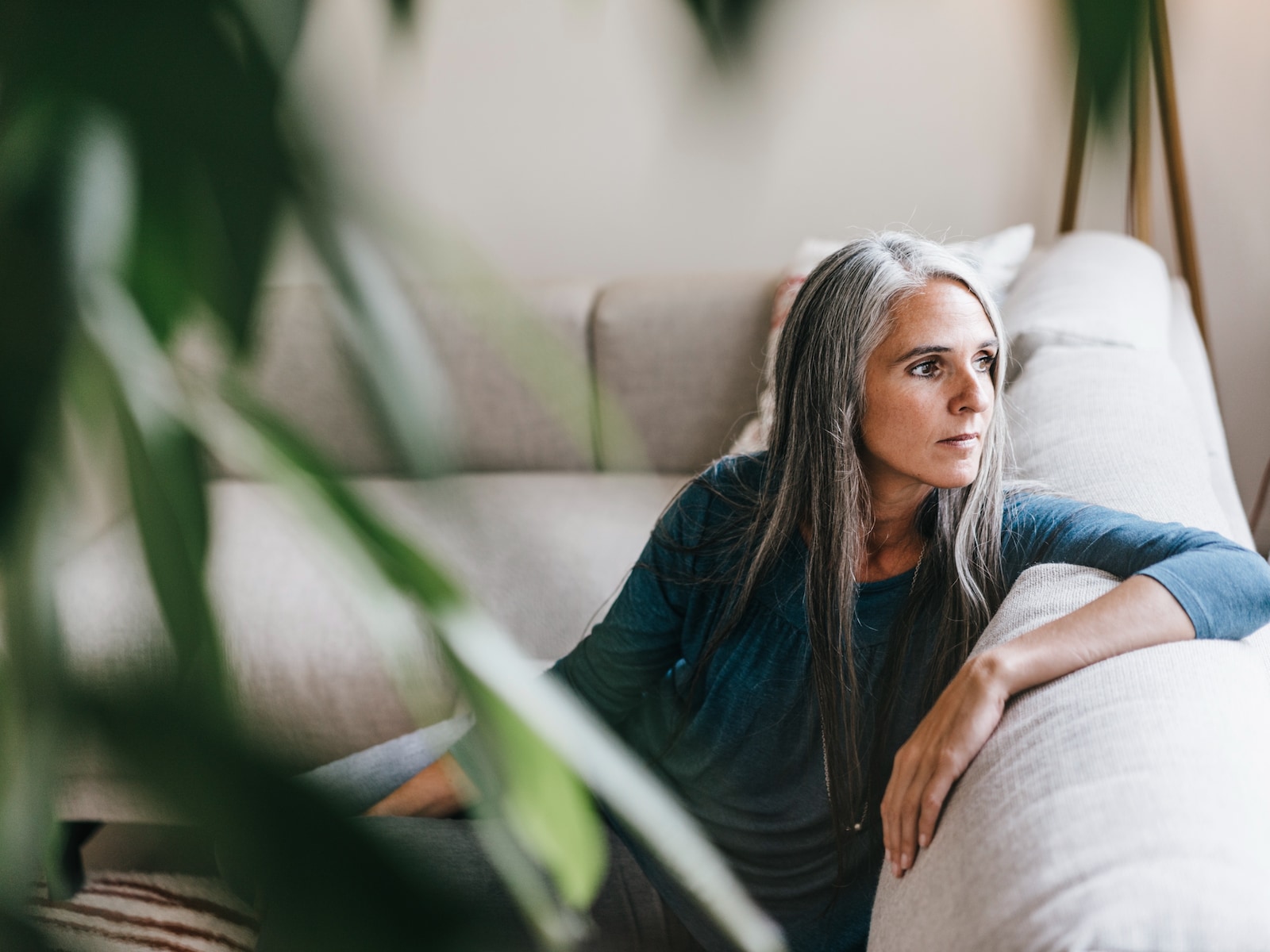 Chantal (48) vond na 25 jaar de oorzaak van haar onverklaarbare pijn: ‘Soms gil ik het uit als ik m’n sokken aantrek’