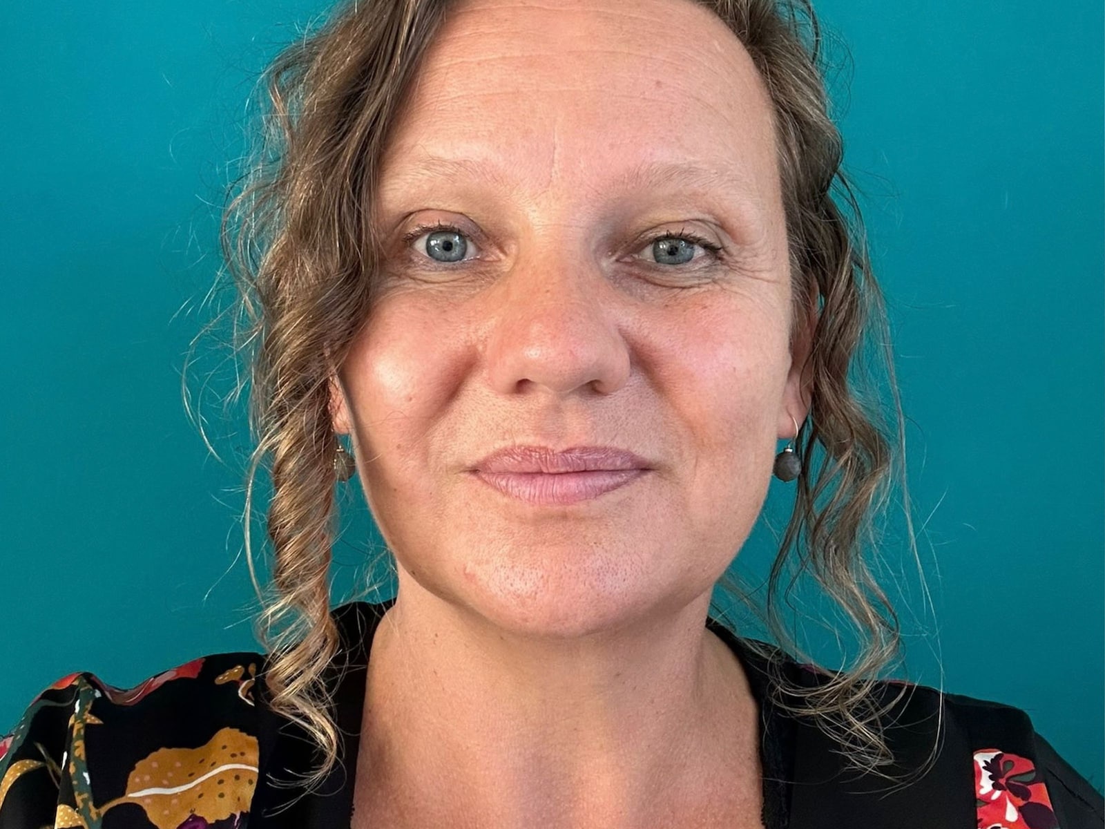 Marianna (47) ontdekte wie de vader van haar zoon was, toen ze naar het journaal keek