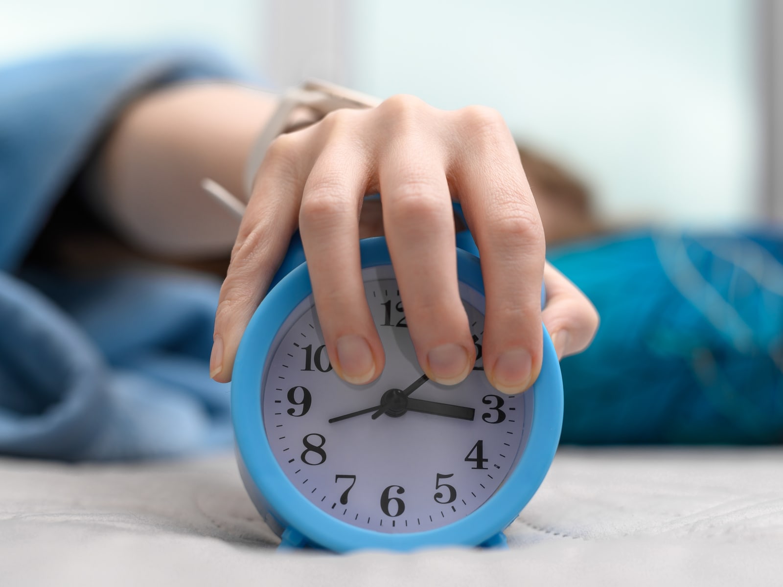 Op déze dag gaat de klok een uur terug (en dit kun je doen tegen de mini-jetlag!)
