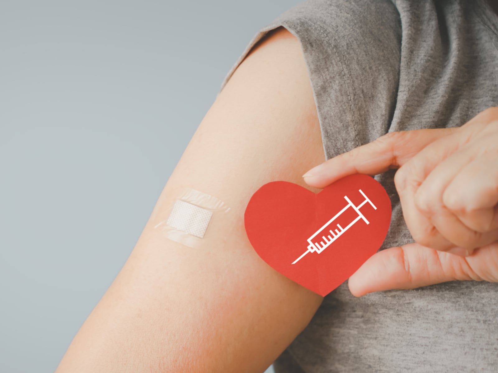 Griepprik zonder uitnodiging? Zo regel je een vaccinatie en dit kost het 🤒