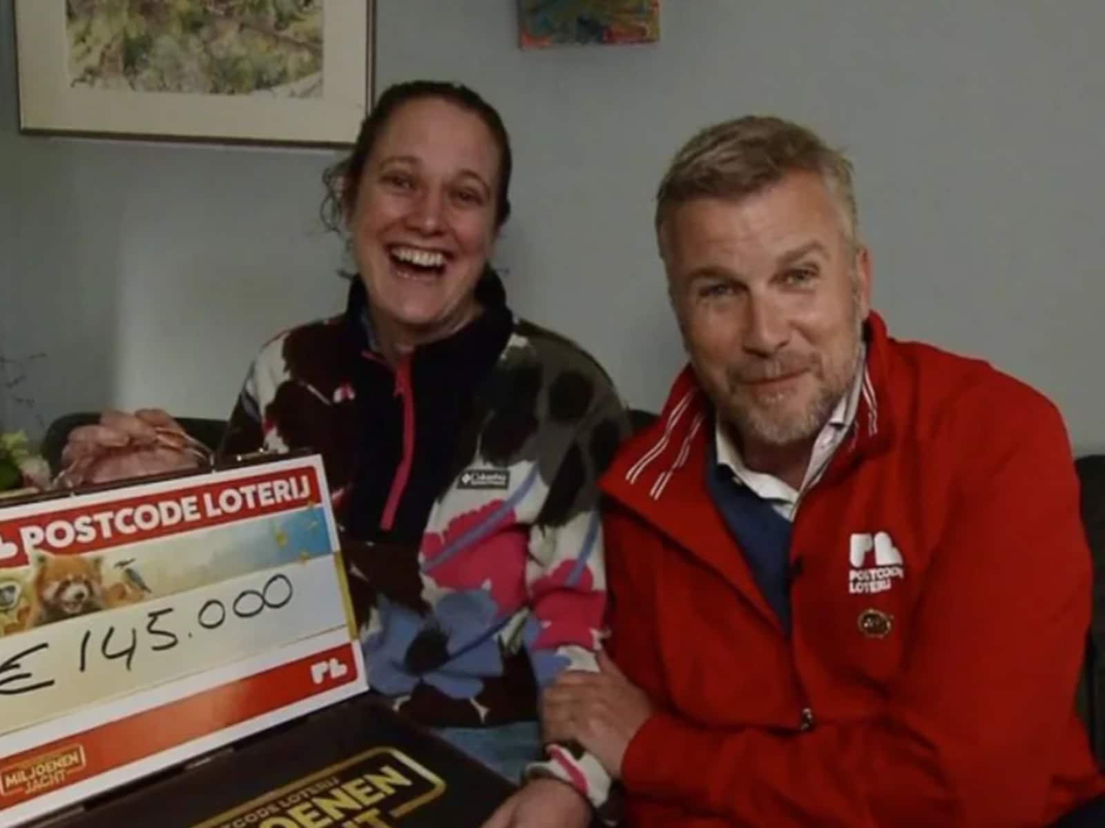 ‘Miljoenenjacht’-kijkers leven mee met thuiswinnaar Marijke: ‘Eindelijk komt het geld goed terecht’