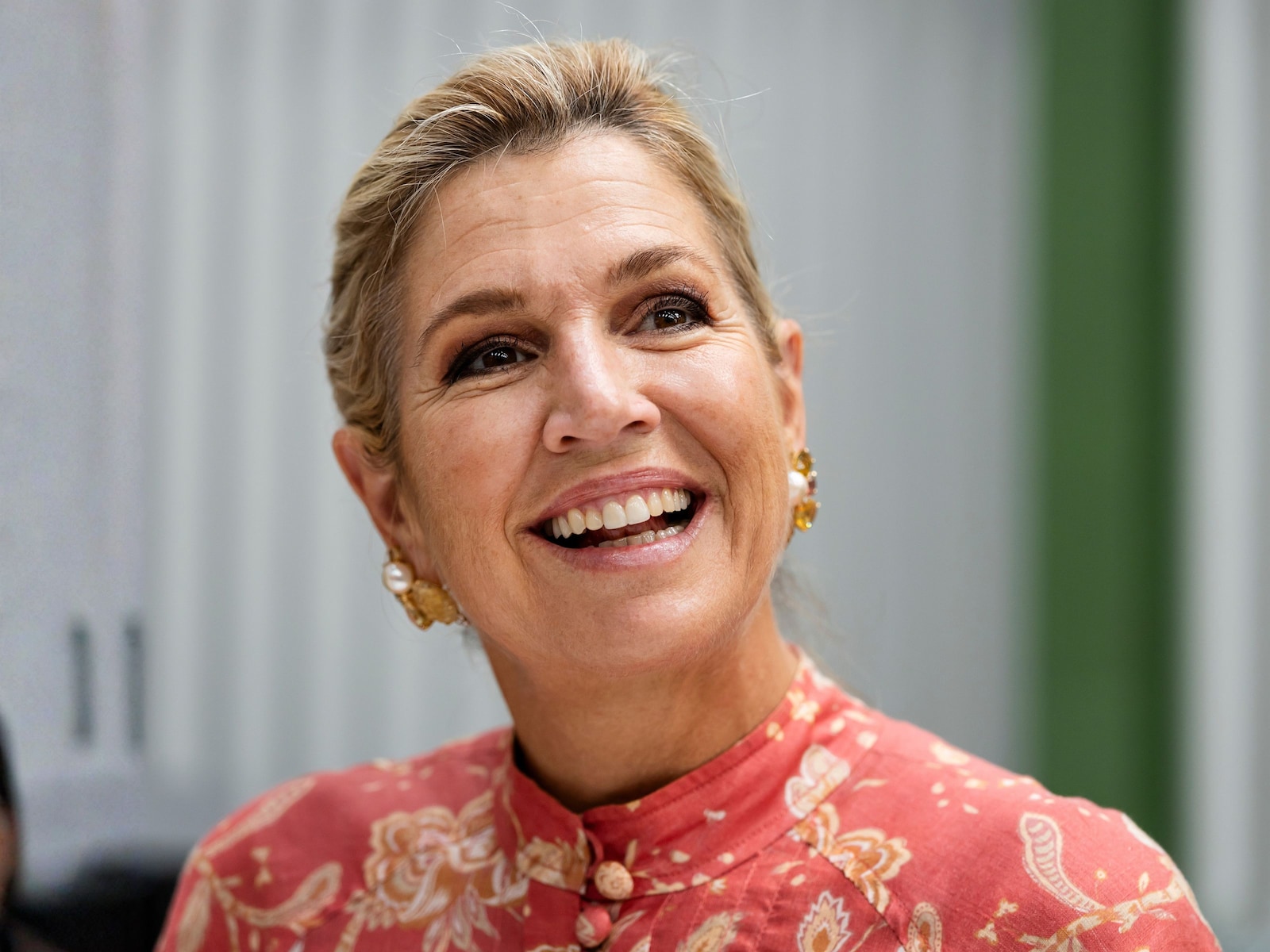 Máxima, Mary en Laurentien hebben zo’n beetje tegelijk de warme, herfstige metaalkleur ontdekt