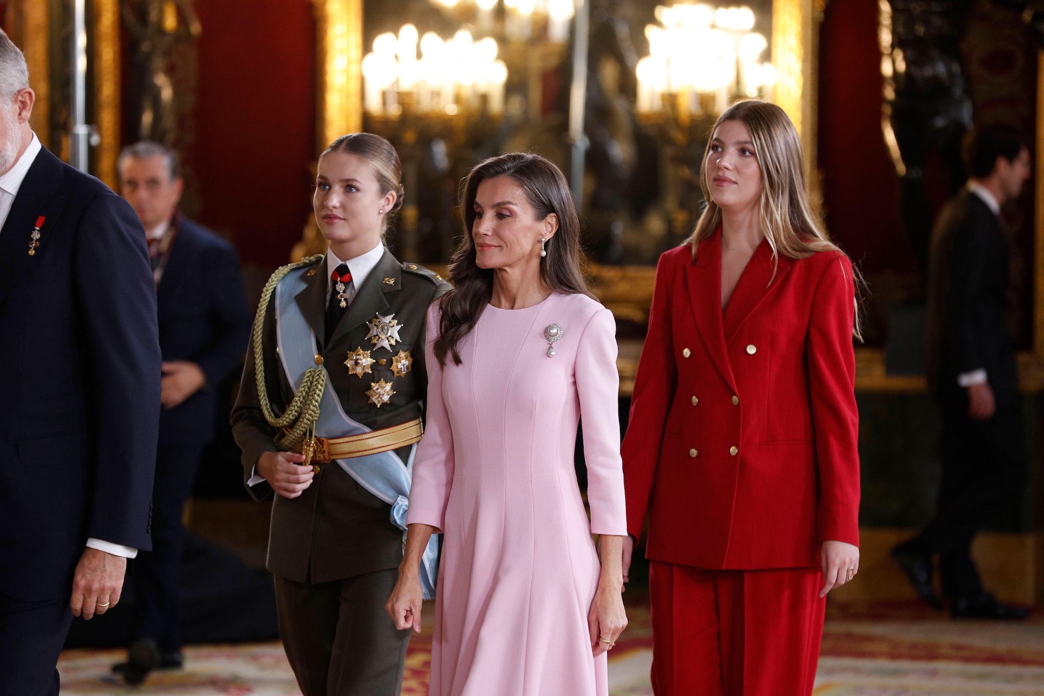 Drie royals, een stropdas en pech: zo werd prinses Leonors outfit het ...