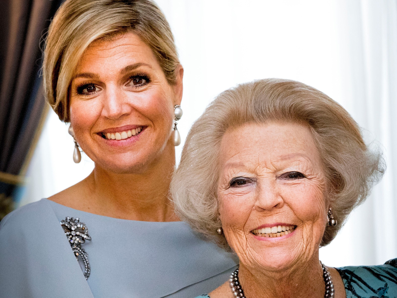 Beatrix lunchte met JFK, Máxima rende achter zijn zoon aan: hun opvallende crush op de Kennedy’s