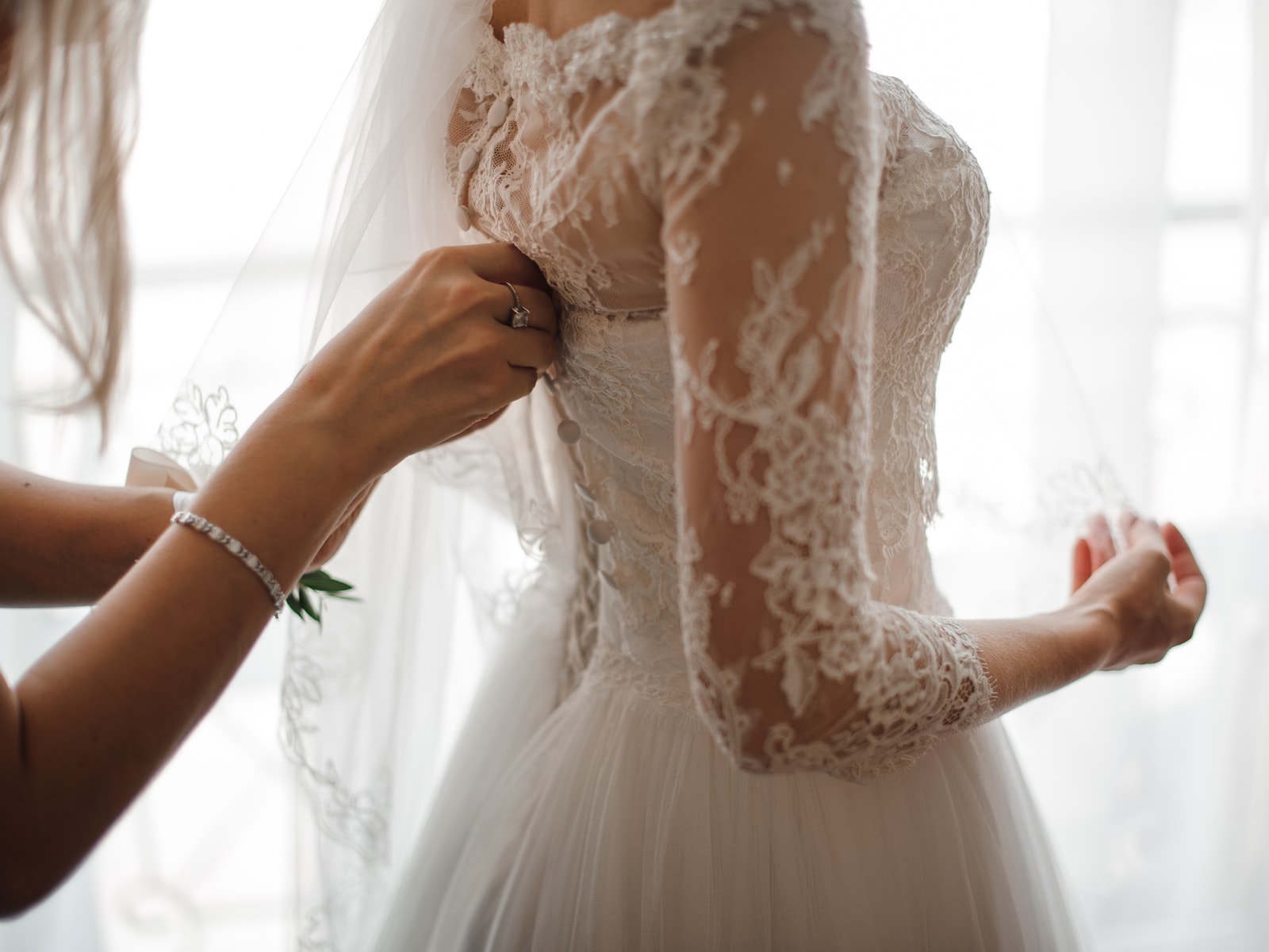 H&M lanceert designertrouwjurk met Elie Saab: ‘De droom, nu binnen handbereik’